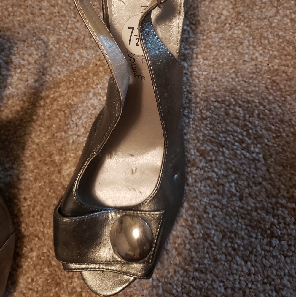 Shoes - Picture 3 of 4